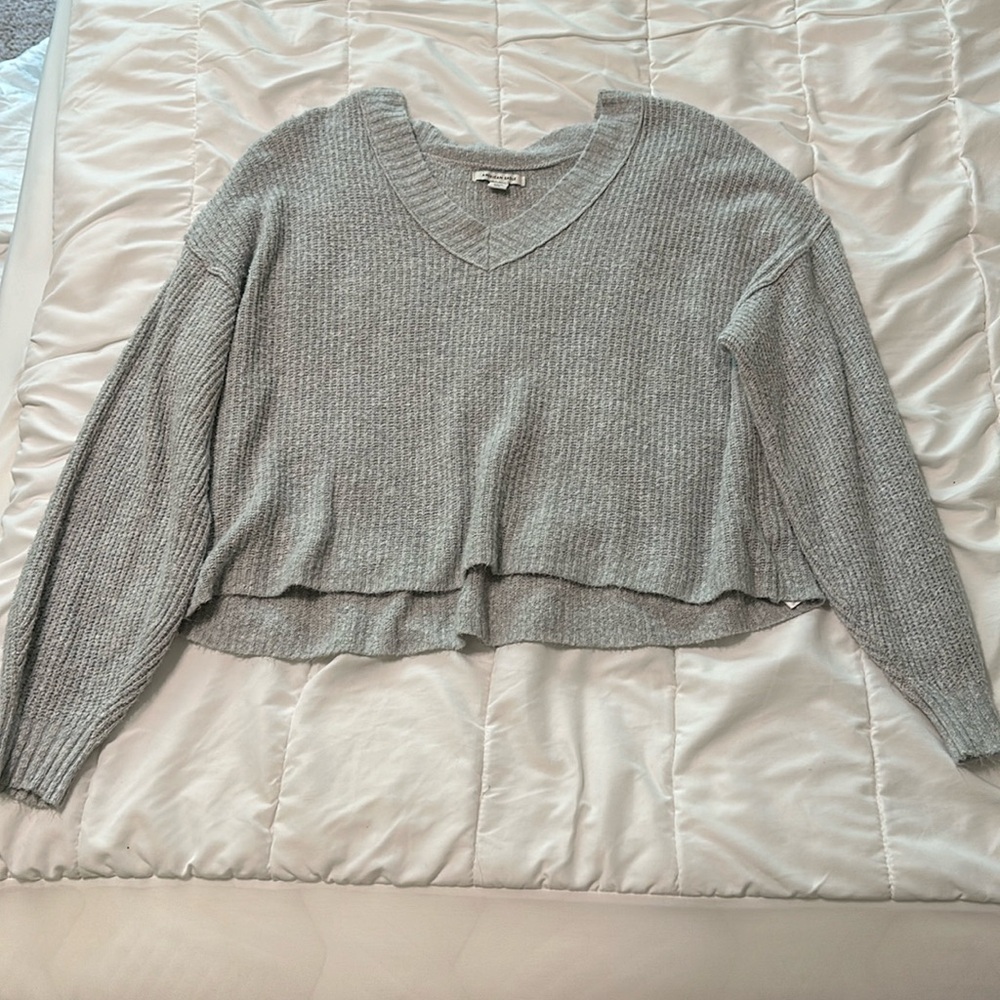 American Eagle textured gray cropped sweater in size S